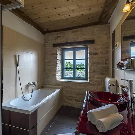 Attractive Stone M-mate With Pool - Privacy Guaranteed パジン