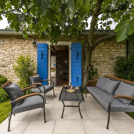 Attractive Stone M-mate With Pool - Privacy Guaranteed パジン