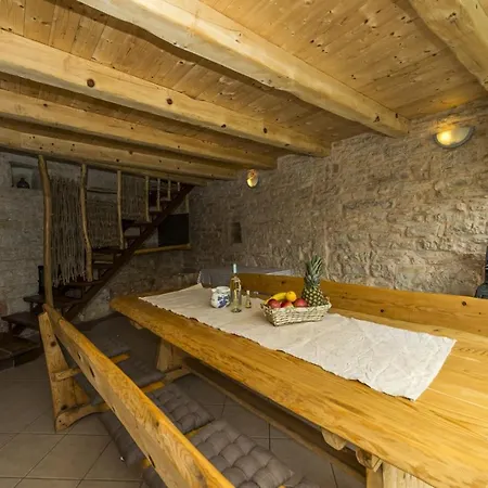 Village Miljavci Pazin