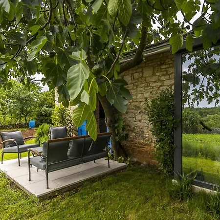 Village Miljavci * Pazin