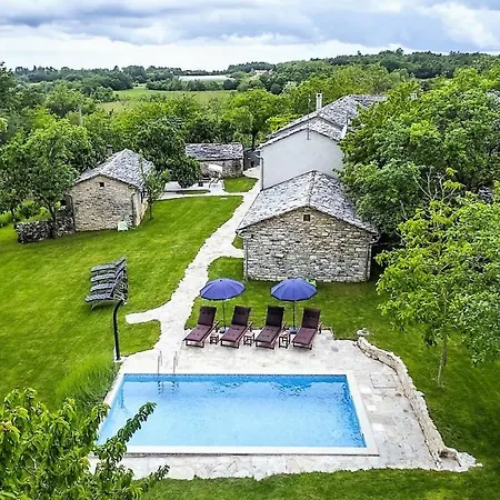 Village Miljavci Pazin